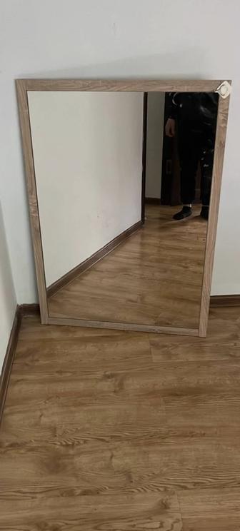 Зеркало с тумбочкой
