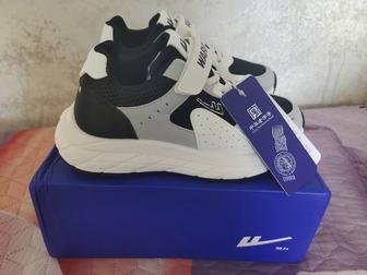 Продам кроссовки детские