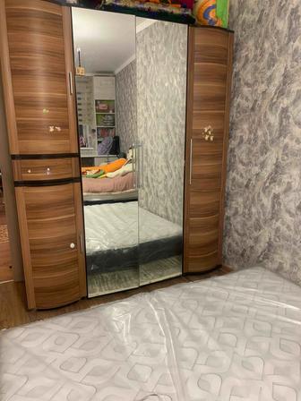 Продаю 4х дверный шкаф