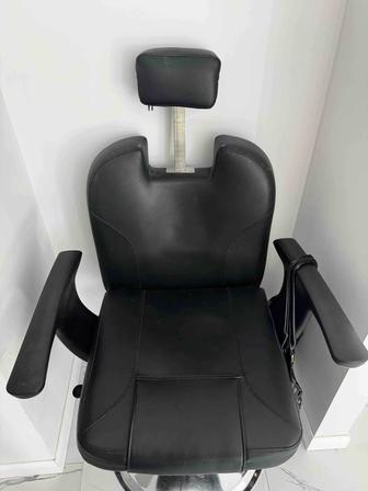 Продам кресло парикмахерское