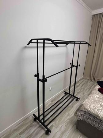 Гардеробная вешалка Барти (на колесах)