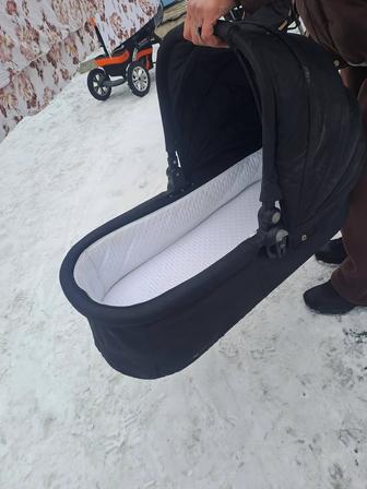 Отдам коляску за памперсы