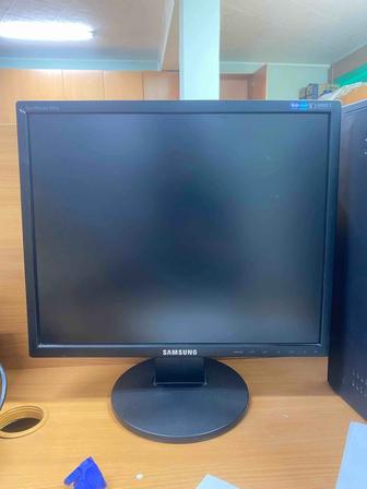 Мониторы 2 шт, в рабочем состоянии