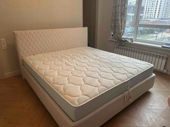 Продаю двуспальную кровать 180200