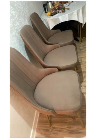 Продам мягкие стулья с золотой ножкой