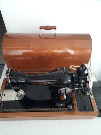 Швейная машина Подольск с элетроприводом.