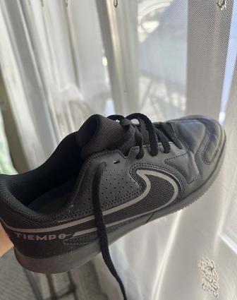 Продам новые кроссовки детские