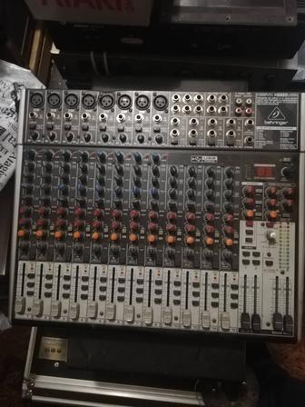 BEHRINGER X2222USB микшерный пульт