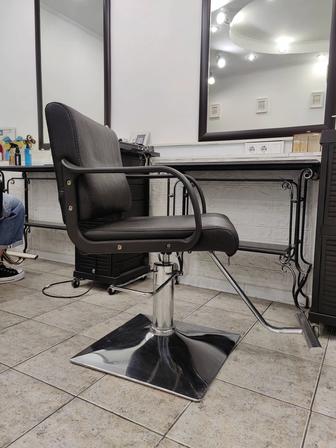 Продам парикмахерское кресло