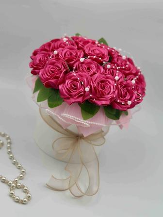 Розы из атласных лент