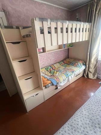 Кровать двухъярусная