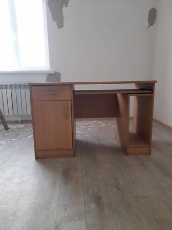 Продам офисный стол.
