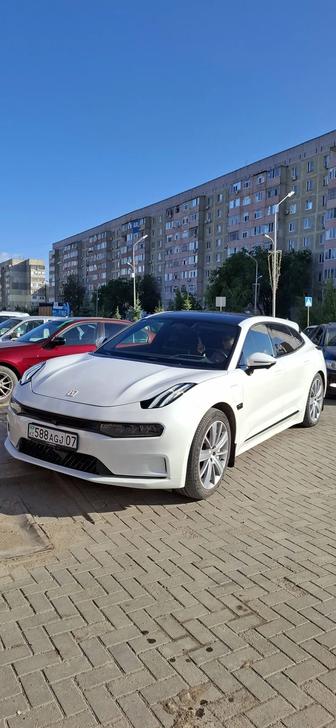Аренда электроSUV Zeekr 001 с водителем
для свадеб, юбилеев, выписок