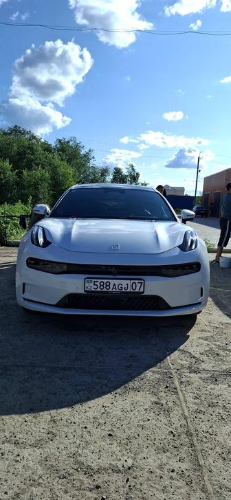 Аренда электроSUV Zeekr 001 с водителем
для свадеб, юбилеев, выписок