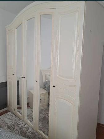 Новый спальный гарнитур 220000