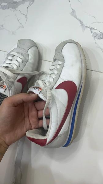 Продам Кроссовки Nike 37,5