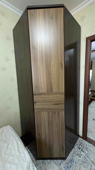 Продам угловой шкаф