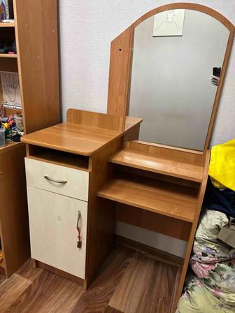 Туалетный столик Трюмо