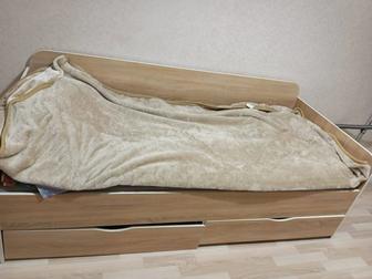 Продам кровать 90 /200 с матрасом, с ящиками