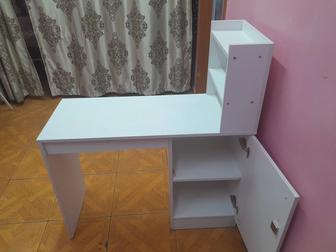 Для салон красоты маникюрный стол