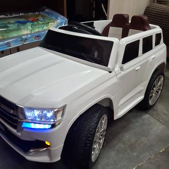 Машинка на пульте управления