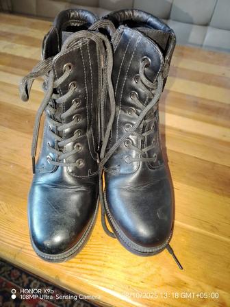Продам ботинки