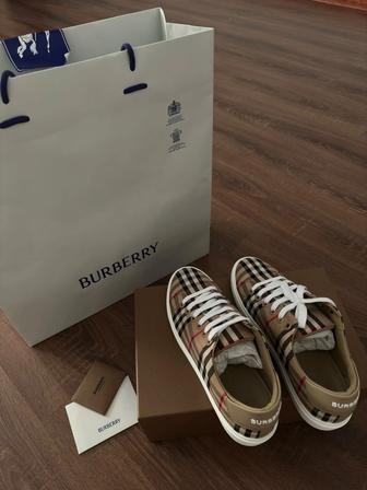 Продаю кроссовки Burberry оригинал