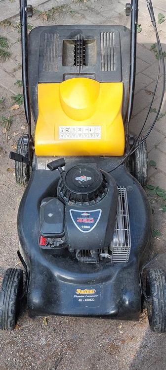 Продам газонокосилку