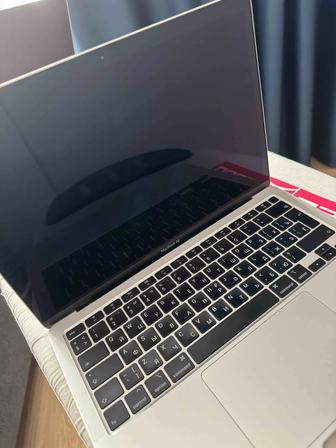 MacBook Air 2020 Intel i3 / 8 ГБ / 256 ГБ как новый