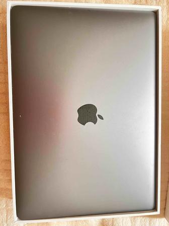 Продам MacBook 13 2022