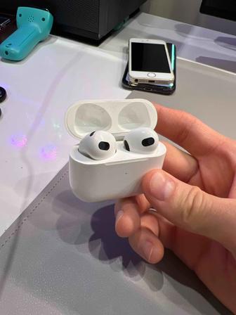 AirPods 3 (A2564)