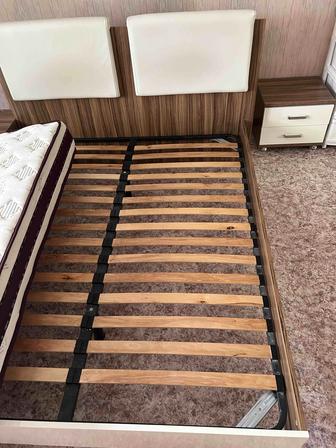Продам кровать, матрас, 2 тумбочки