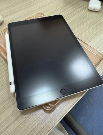 Продам iPad 9 поколения 64gb с ручкой. 
Покупался в официальном магазине в