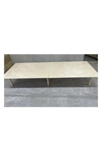 Продаю два стола на коротких ножках, цена 10.000 за 2 стола