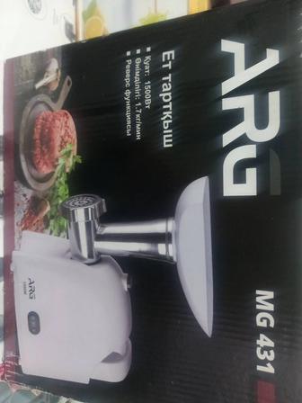 Мясорубка новая электрическая, в упаковке продам срочно