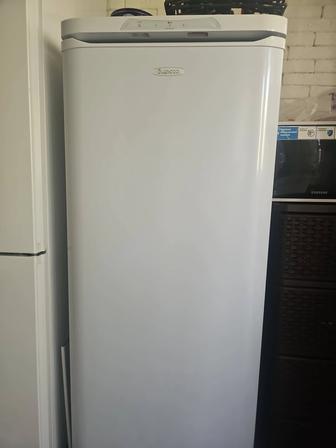 Продается вертикальный морозильник