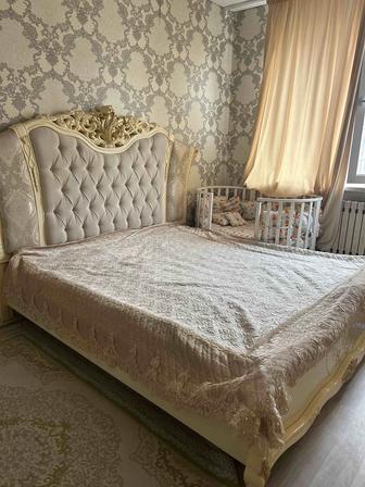 Спальный гарнитур,двухспальная
кровать, 2тумбы,шкаф и
туалетный столик