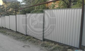 Заборы из цветного профнастила