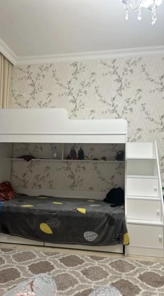 Срочно. В идеальном состоянии двухъярусная кровать. 180 на 80. С матрасами
