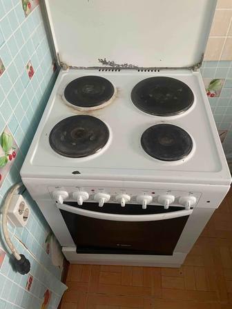 Продаю электрическую плиту Gefest подключай и готовь!