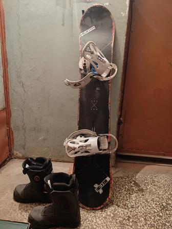Сноуборд с ботинками