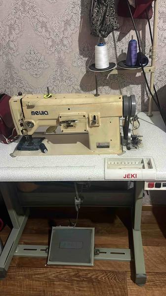 Продам швейную машинку