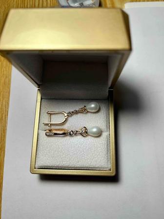 Продам золотые серьги