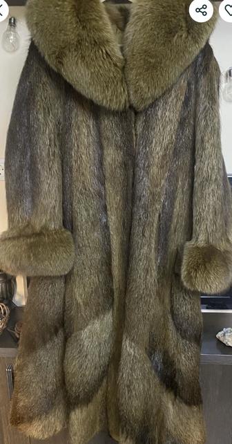 Шуба нутрия , воротник песец размер 52- 54