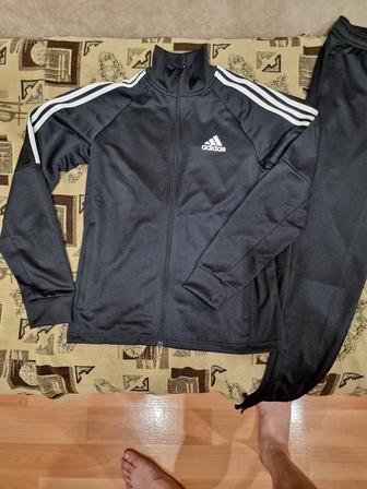 Продам спортивный костюм