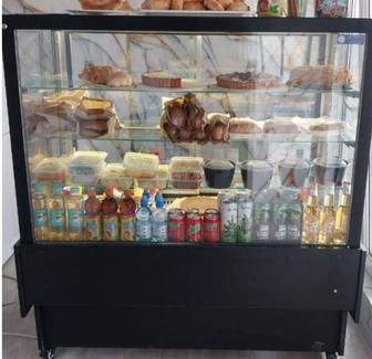 Продаю витринный холодильник