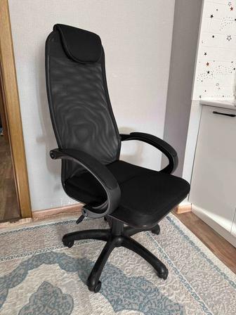 Офисный кресло