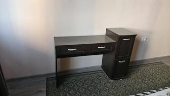 Продам туалетный столик