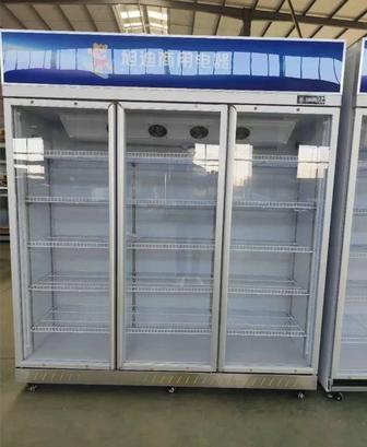 Шкаф витрина для напитков Трехдверный. SV-3