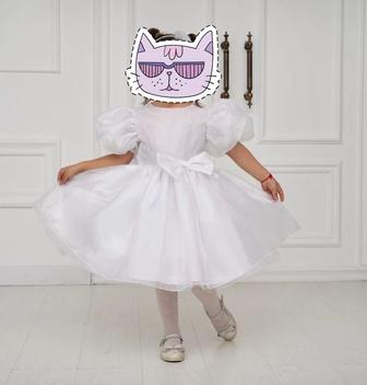 Продам очень красивое белое платье для девочки на 4-6 лет на рост от 98-116